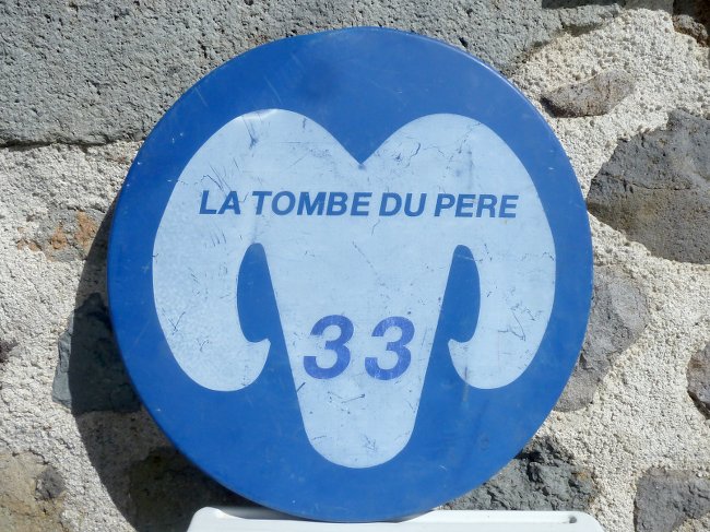 Tombe du pere 33