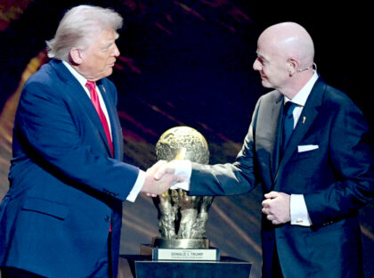 trump_poignee_de_main_maçonnique
